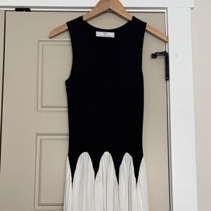 Black and White Sleeveless Maxi Dress